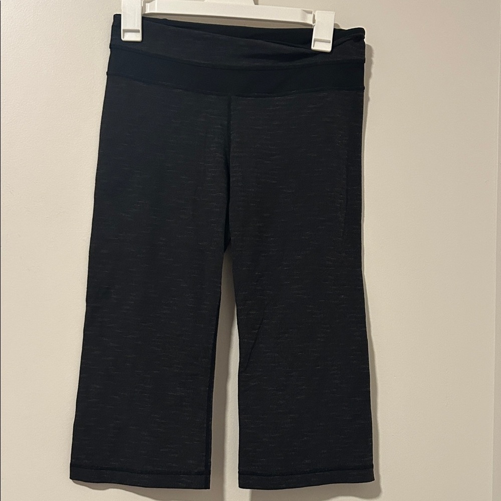 Lululemon Capris Leggings Black and Gray Size 6